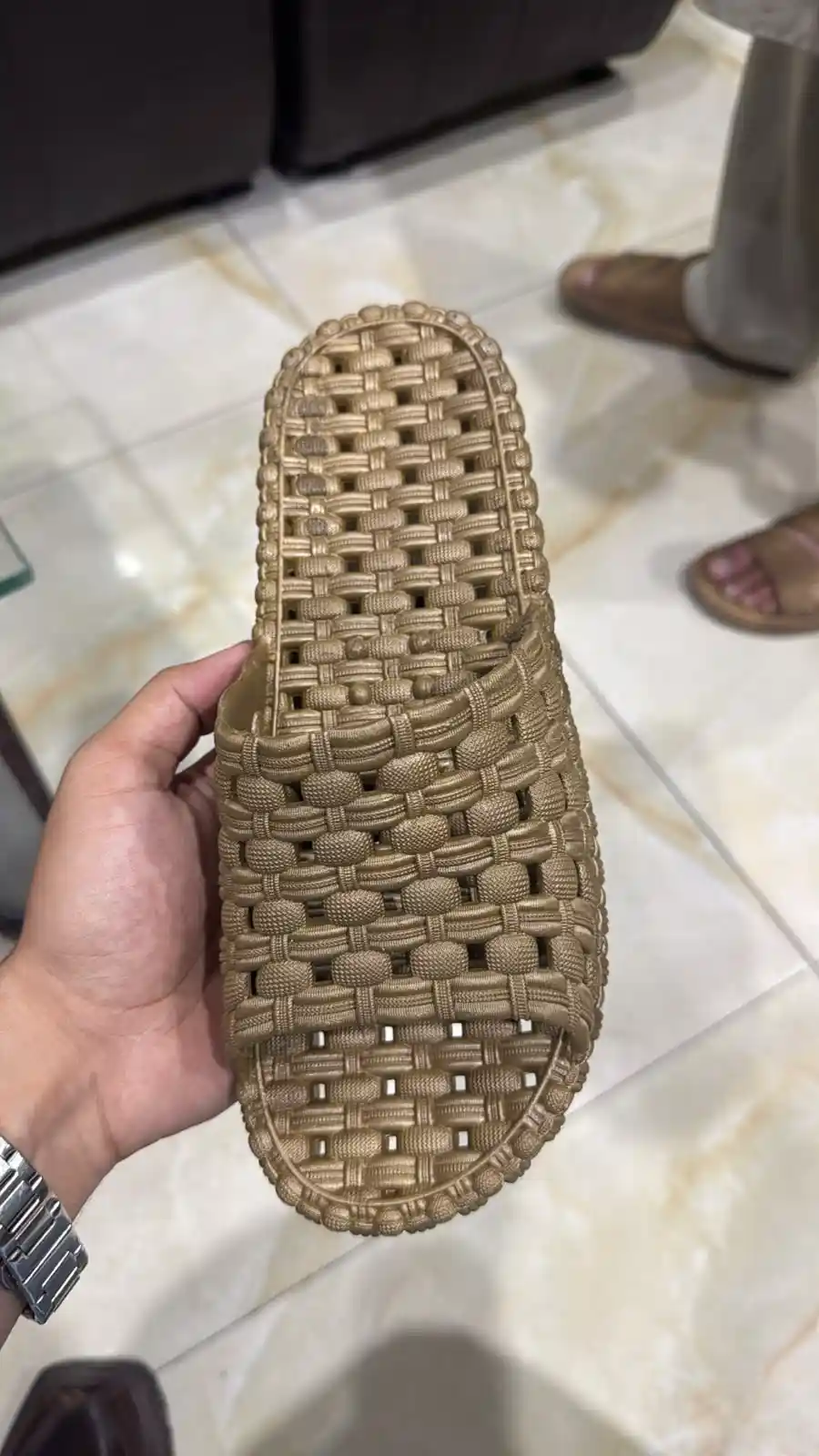 Article 07 brown daily-use woven plastic chappal
